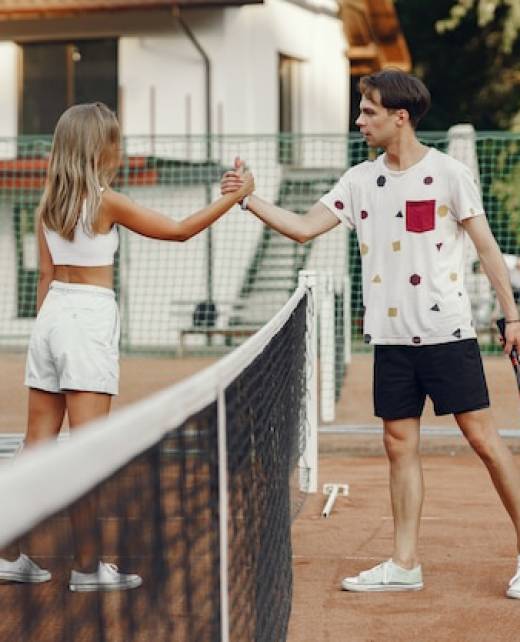 young-couple-tennis-court-two-tennis-players-sport-clothes_1157-45003